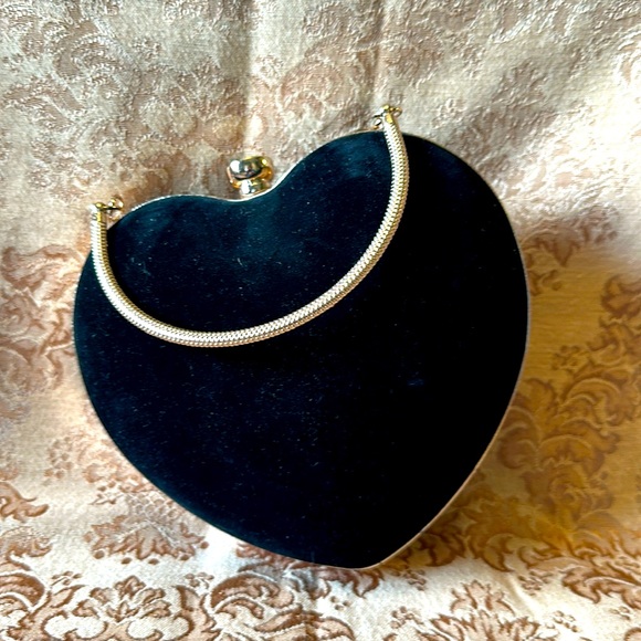 Handbags - Black heart-shaped heart purse NWOT